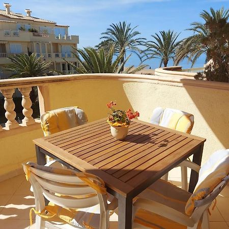 Estupendo Apartamento En Primera Linea De Playa Y Con Vistas Al Mar Denia Bagian luar foto