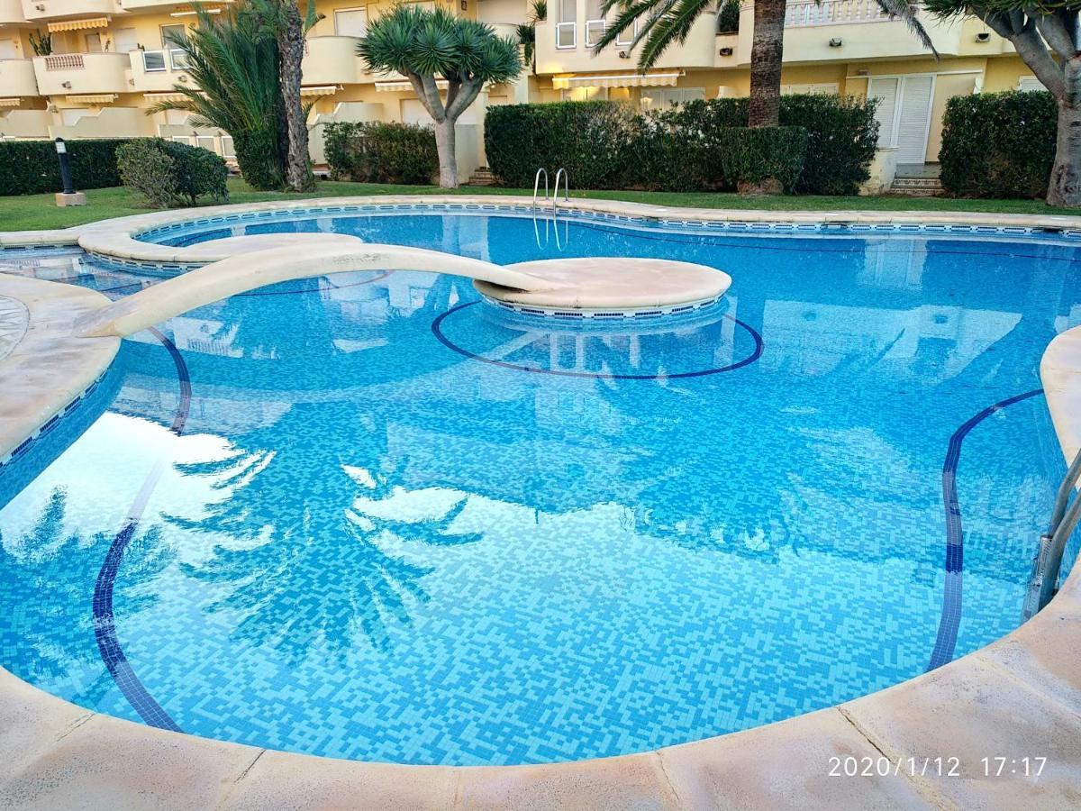Estupendo Apartamento En Primera Linea De Playa Y Con Vistas Al Mar Denia Bagian luar foto
