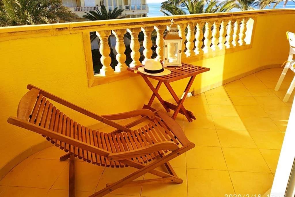 Estupendo Apartamento En Primera Linea De Playa Y Con Vistas Al Mar Denia Bagian luar foto