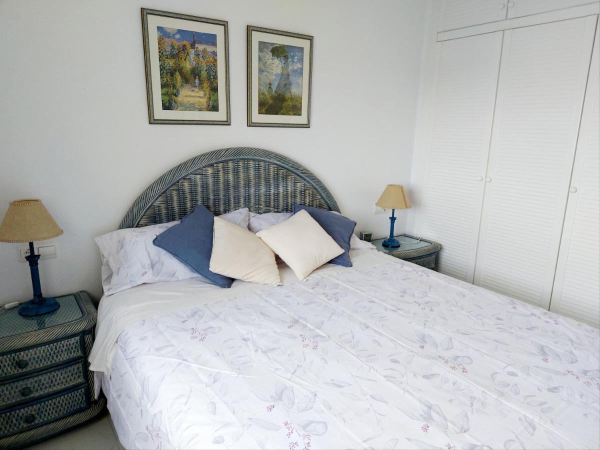 Estupendo Apartamento En Primera Linea De Playa Y Con Vistas Al Mar Denia Bagian luar foto