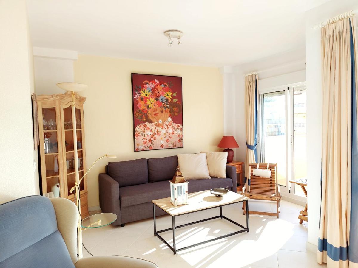 Estupendo Apartamento En Primera Linea De Playa Y Con Vistas Al Mar Denia Bagian luar foto