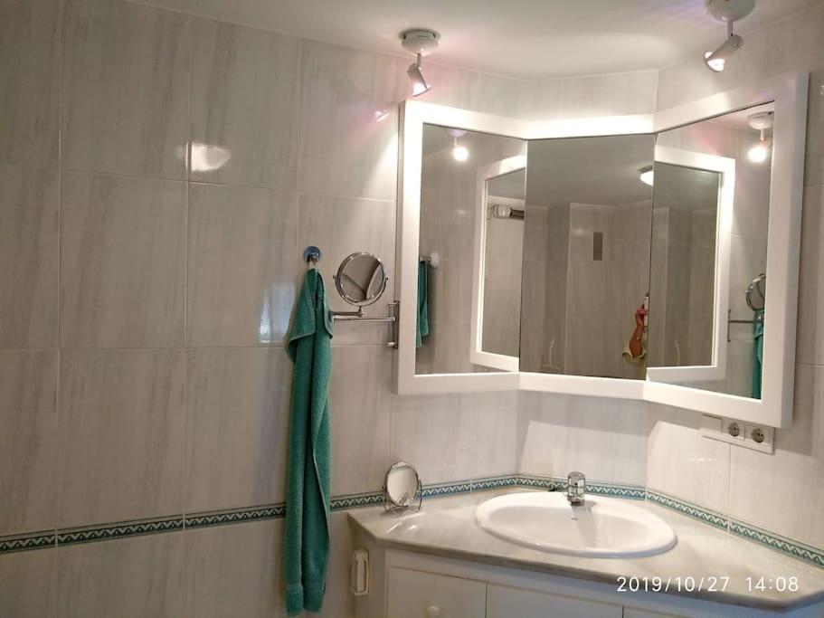 Estupendo Apartamento En Primera Linea De Playa Y Con Vistas Al Mar Denia Bagian luar foto