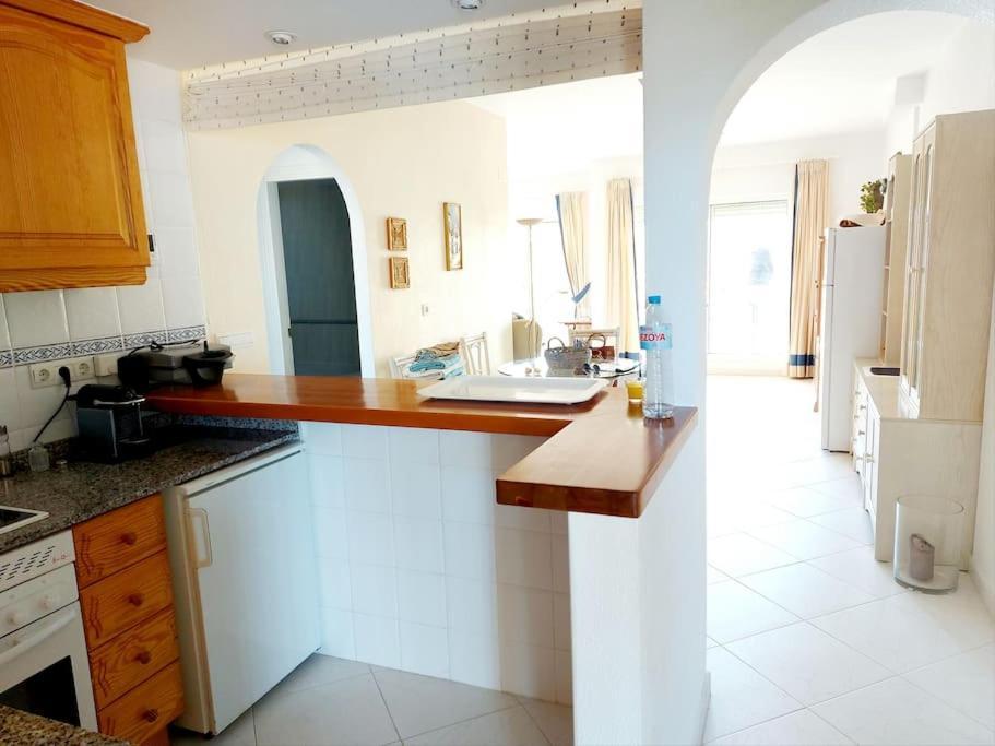 Estupendo Apartamento En Primera Linea De Playa Y Con Vistas Al Mar Denia Bagian luar foto