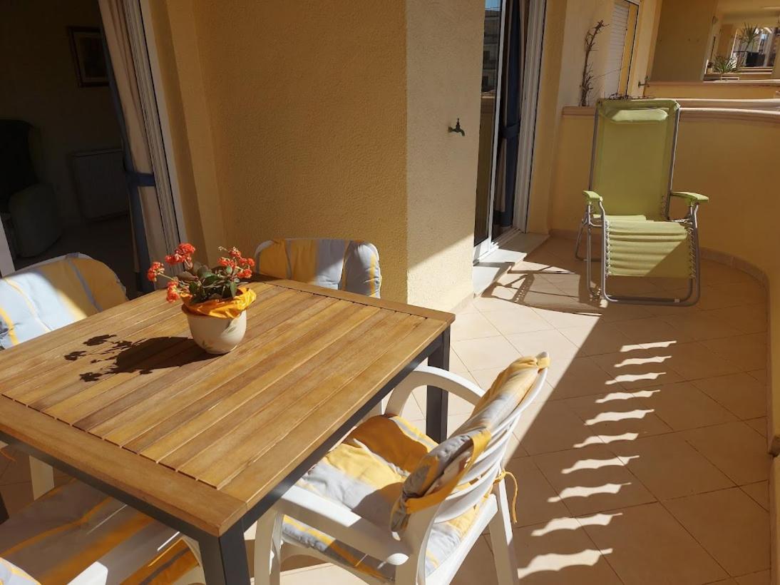 Estupendo Apartamento En Primera Linea De Playa Y Con Vistas Al Mar Denia Bagian luar foto